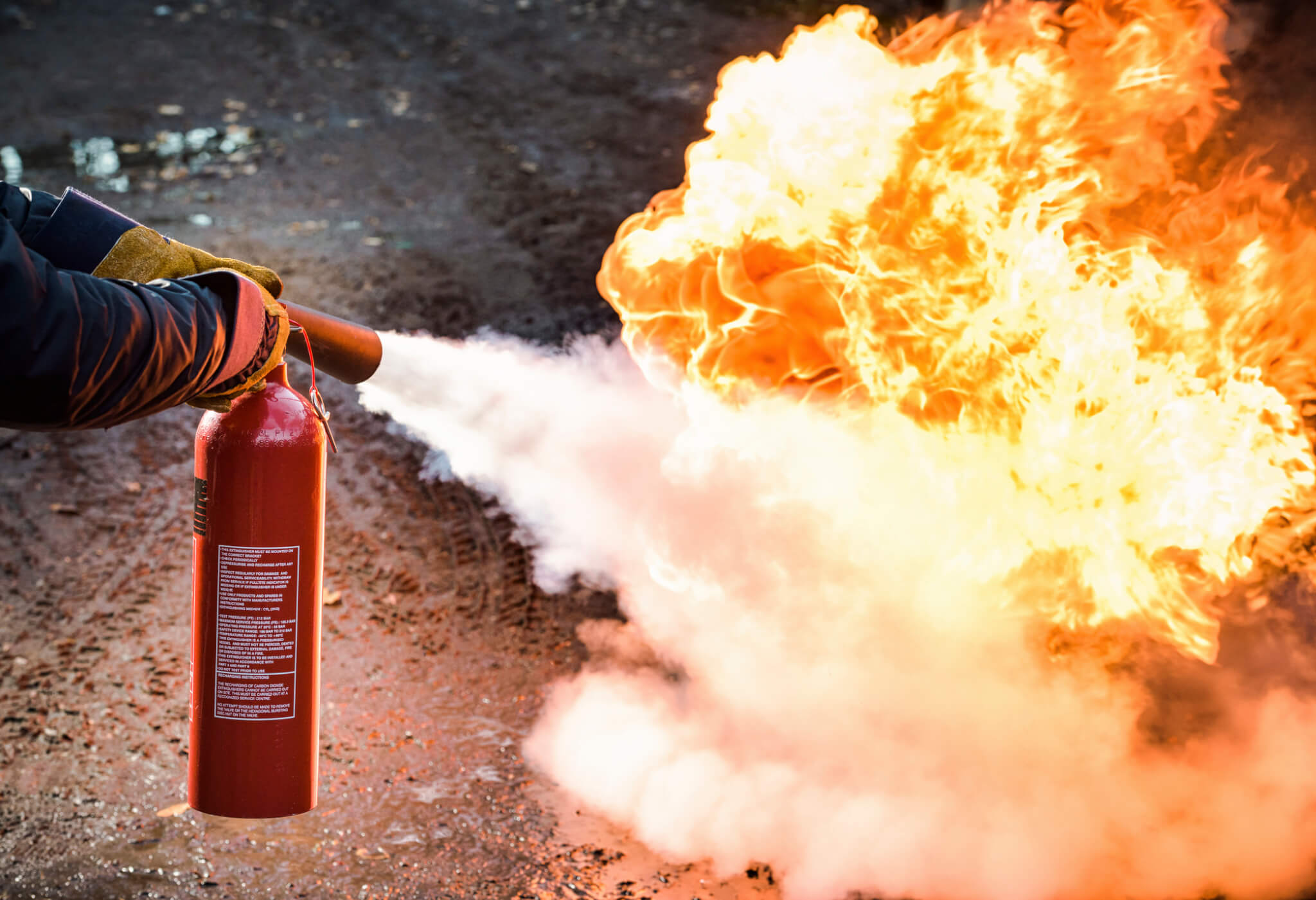 پیشگام و مبتکر در تولید مرغوب ترین پودر آتش نشانی در کشور
